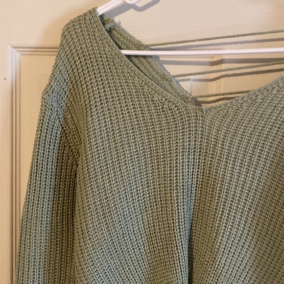 Cute green sweater - Picture 3 of 6